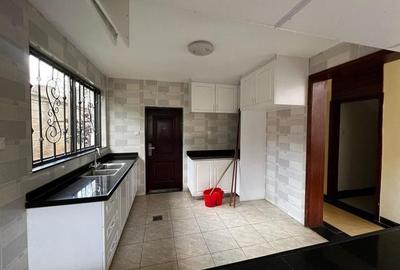 5 Bed House with En Suite at Lavington