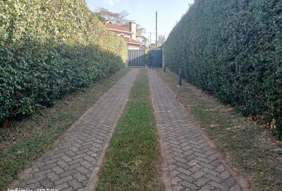 4 Bed House with En Suite in Nyari