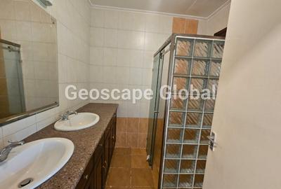 4 Bed House with En Suite in Runda