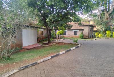 4 Bed House with En Suite in Lavington - 3