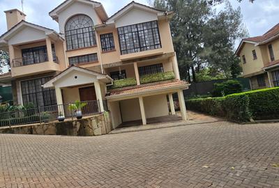 5 Bed Townhouse with En Suite at Off Convent Drive - 3