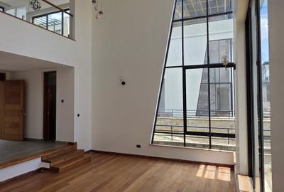 5 Bed Villa with En Suite at Lavington - 3