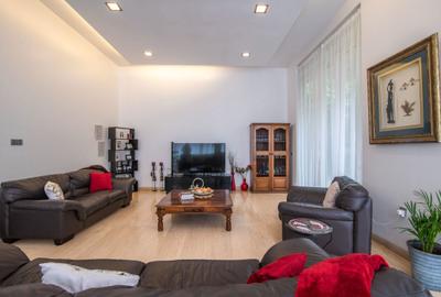 4 Bed Townhouse with En Suite in Spring Valley