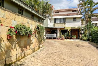 4 Bed Townhouse with En Suite in Westlands Area