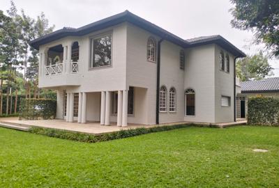 5 Bed House with En Suite in Runda