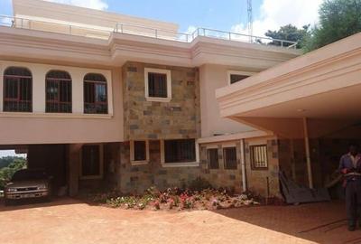 5 Bed House with En Suite in Lavington