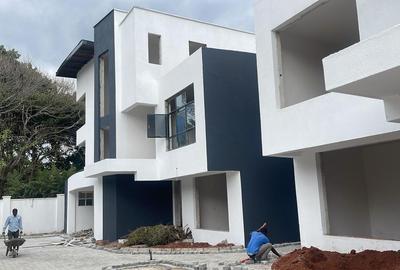 5 Bed House with En Suite at 00502 - 3