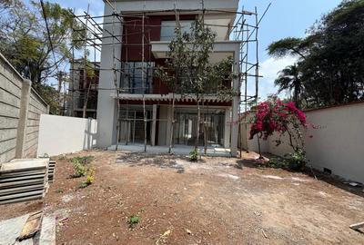 5 Bed Townhouse with En Suite in Lavington