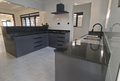 3 Bed House with En Suite in Nakuru - 2