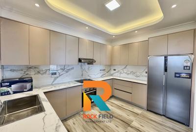 2 Bed Apartment with En Suite in Brookside - 4