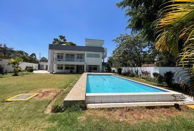 4 Bed House with En Suite at Runda - 4