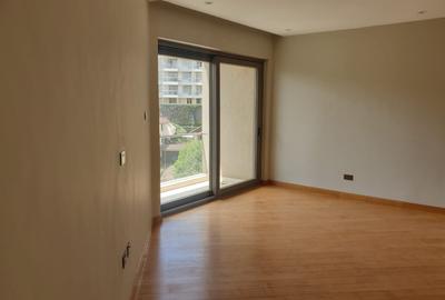 3 Bed Apartment with En Suite in Riverside