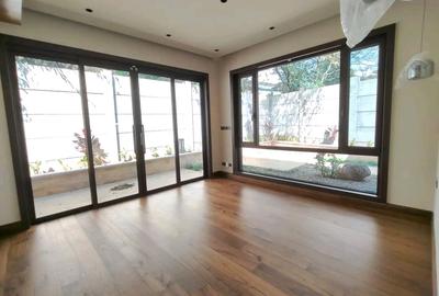 5 Bed House with En Suite in Spring Valley - 3