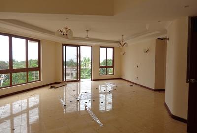 3 Bed Apartment with En Suite at As847