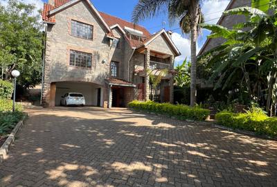 5 Bed Townhouse with En Suite in Lavington