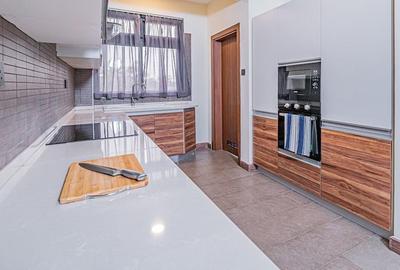 Serviced 2 Bed Apartment with En Suite at Spring Valley - 4
