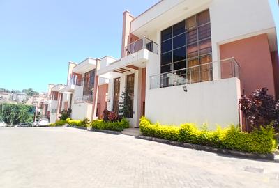 5 Bed Townhouse with En Suite at Lavington - 2