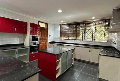 5 Bed Townhouse with En Suite at Convent Drive - 3