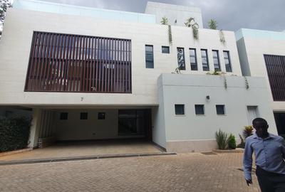 5 Bed Townhouse with En Suite in Lavington - 2