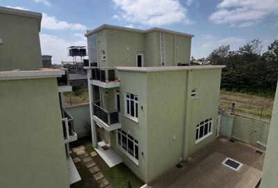 4 Bed Townhouse with En Suite at Kamakis