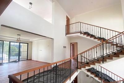 6 Bed Townhouse with En Suite in Westlands Area