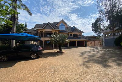 5 Bed House with En Suite in Runda