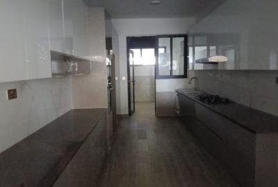6 Bed Apartment with En Suite in Parklands
