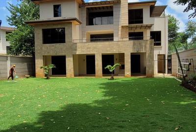 5 Bed Townhouse with En Suite in Lavington