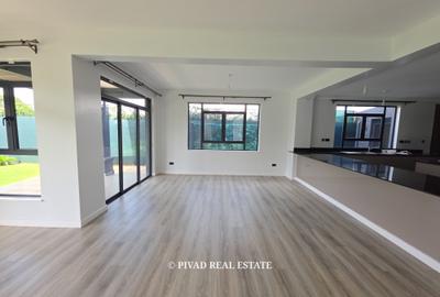 5 Bed House with Swimming Pool in Runda - 3