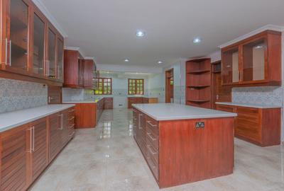 5 Bed House with En Suite in Muthaiga
