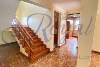 4 Bed Townhouse with En Suite in Mountain View - 4