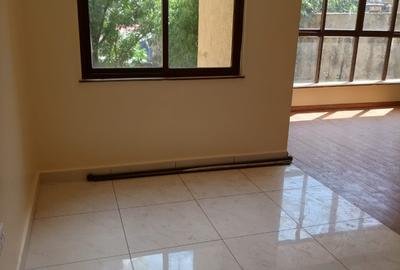 3 Bed Apartment with En Suite in Kilimani - 2