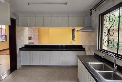 5 Bed Townhouse with En Suite at Lavington Green - 4