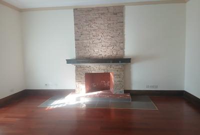 5 Bed Villa with En Suite in Rosslyn - 4