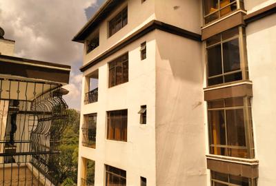 3 Bed Apartment with En Suite in Lavington