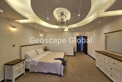 5 Bed House with En Suite in Runda - 2