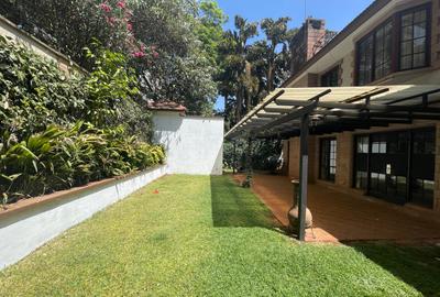 5 Bed Townhouse with En Suite in General Mathenge