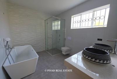 4 Bed House with En Suite in Runda - 4