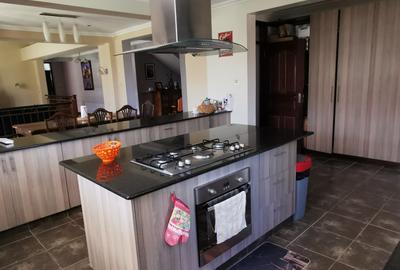 4 Bed Villa in Rosslyn
