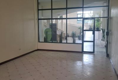 711 ft² Office at Sixth Parklands Avenue - 3