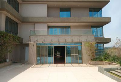 4 Bed Apartment with En Suite in Parklands