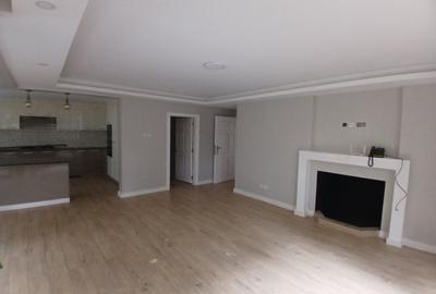 3 Bed Apartment with En Suite at Lavington - 4