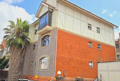 4 Bed Apartment with En Suite at Riverside Drive