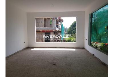 5 Bed Townhouse with En Suite in Kyuna - 2