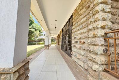 4 Bed House with En Suite in Rosslyn