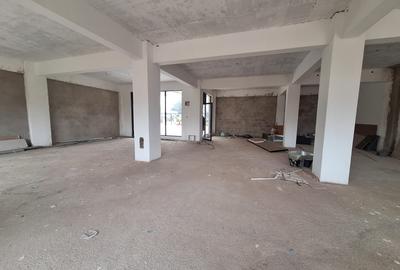 1,532 ft² Commercial Property with Service Charge Included in Thome - 2