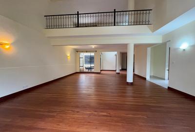 5 Bed Townhouse with En Suite in Lavington - 2