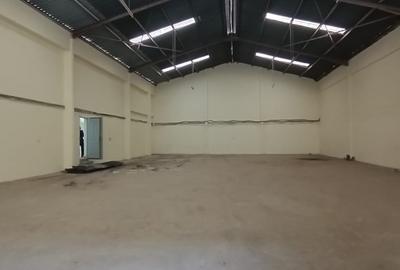 6,000 ft² Warehouse with Service Charge Included in Industrial Area