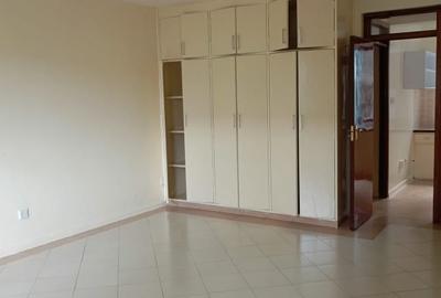 3 Bed Apartment with En Suite in Westlands Area - 4