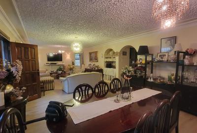 5 Bed House with En Suite in Lavington - 2